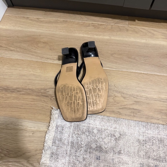 Black Kitten Heels Thong Sandals - Picture 3 of 3